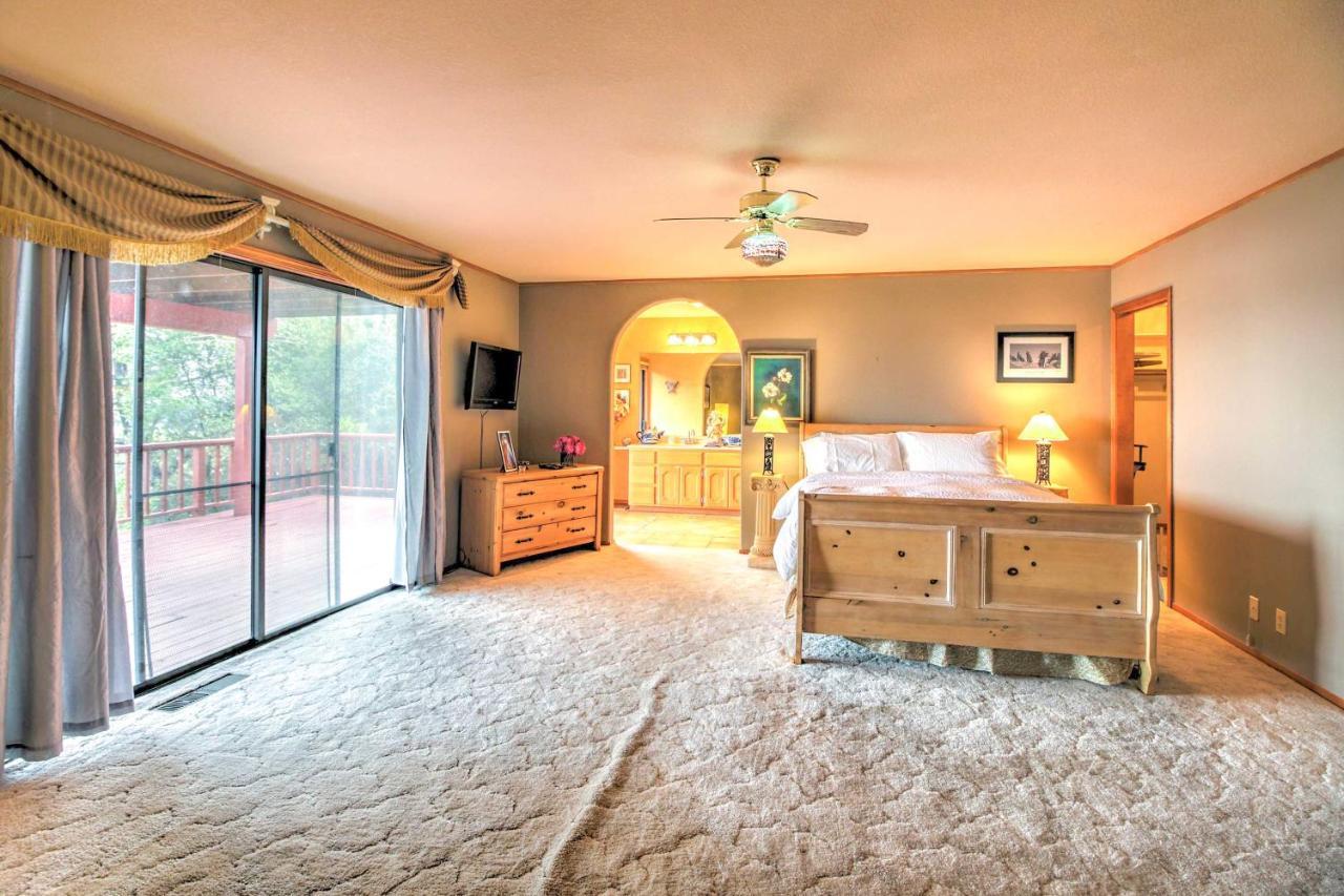Spacious Kelseyville Home With Large Lakefront Deck! المظهر الخارجي الصورة